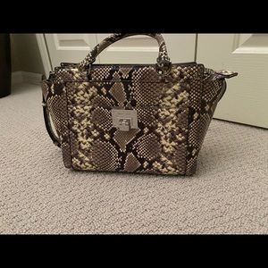 Michael Kors purse. Like new gently used.